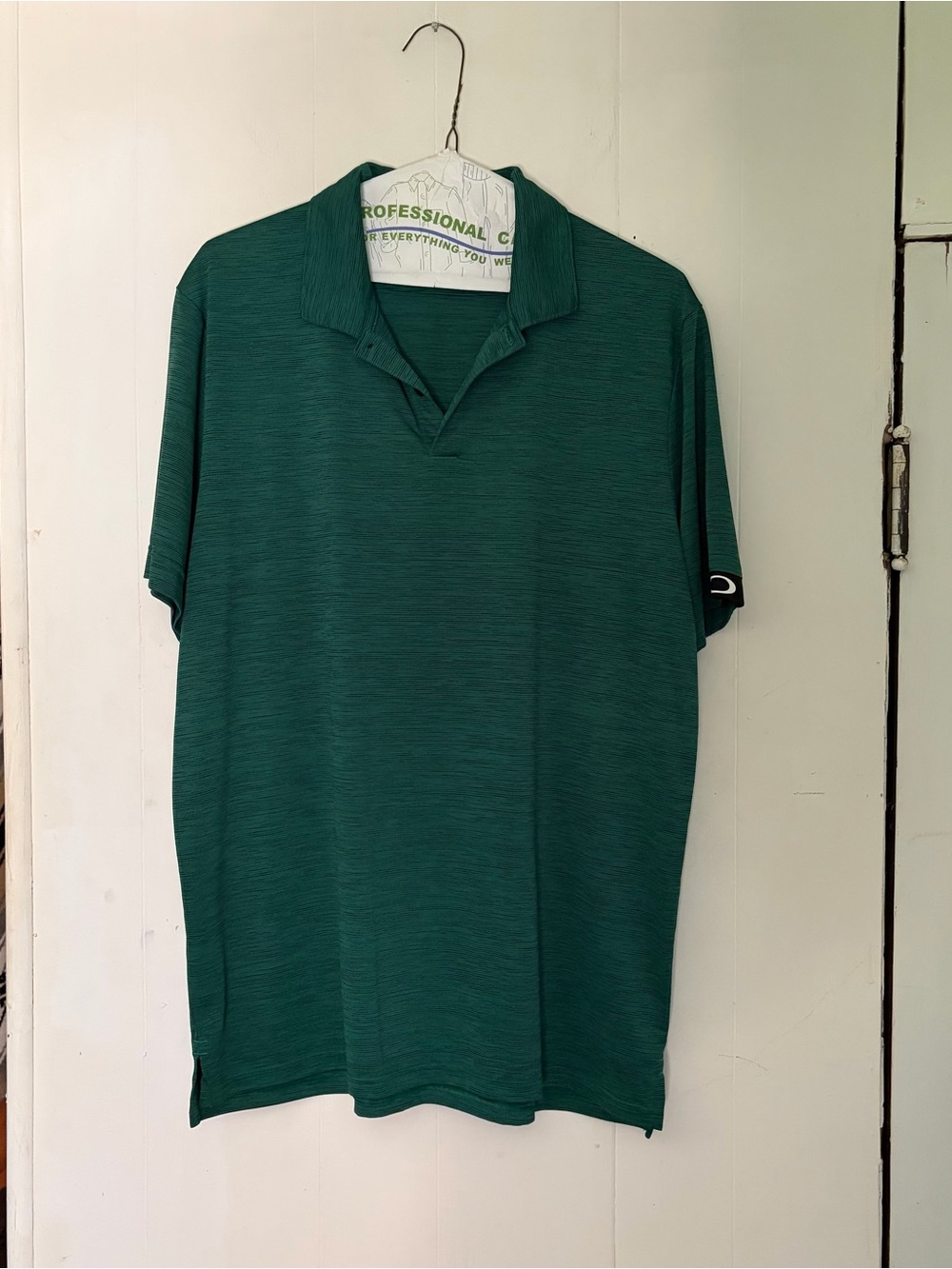 Oakley brand dark green w subtle stripes short sleeve L men’s golf shirt/polo